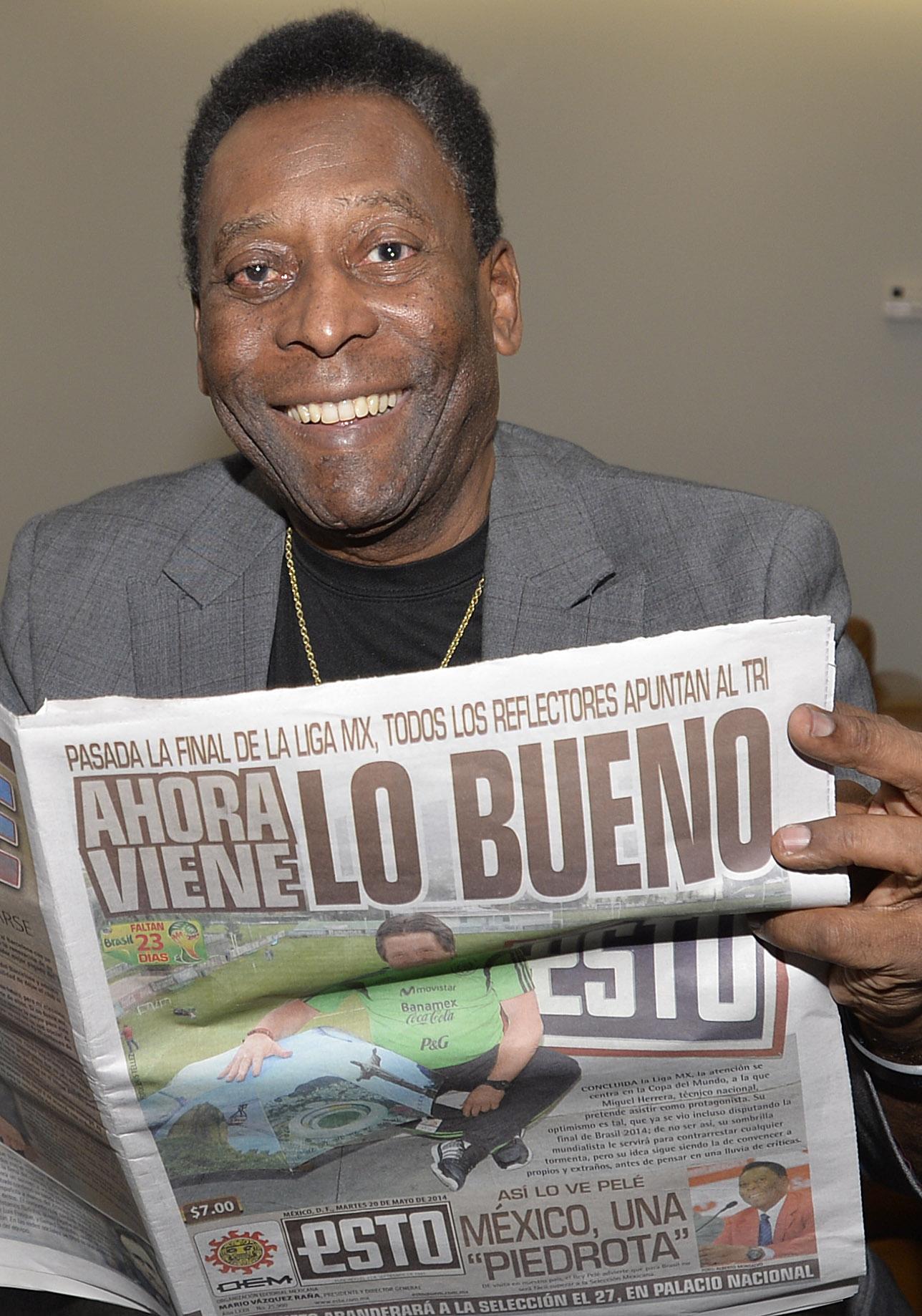 Pelé de grande revisando el ESTO