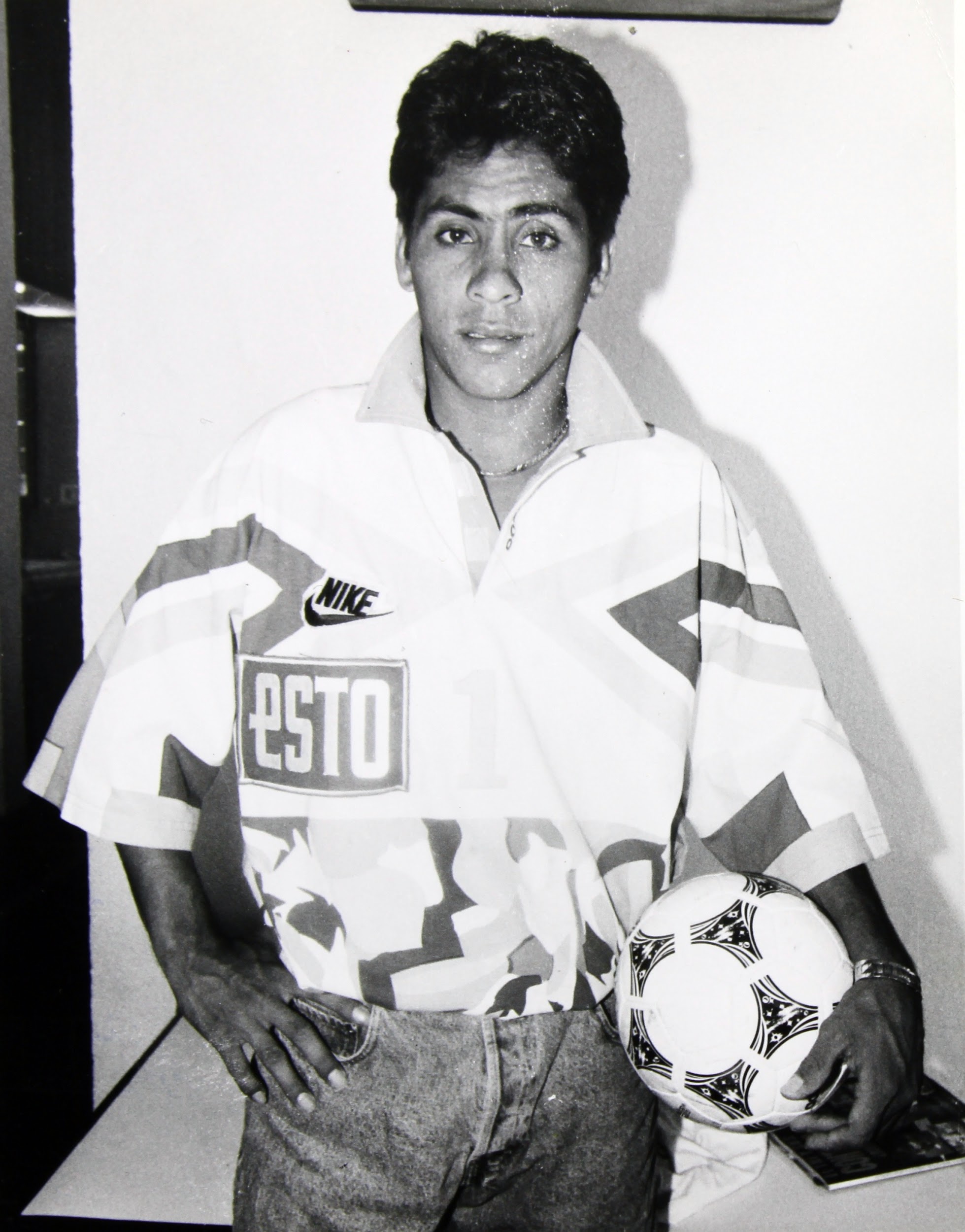 Jorge Campos con camisa del ESTO