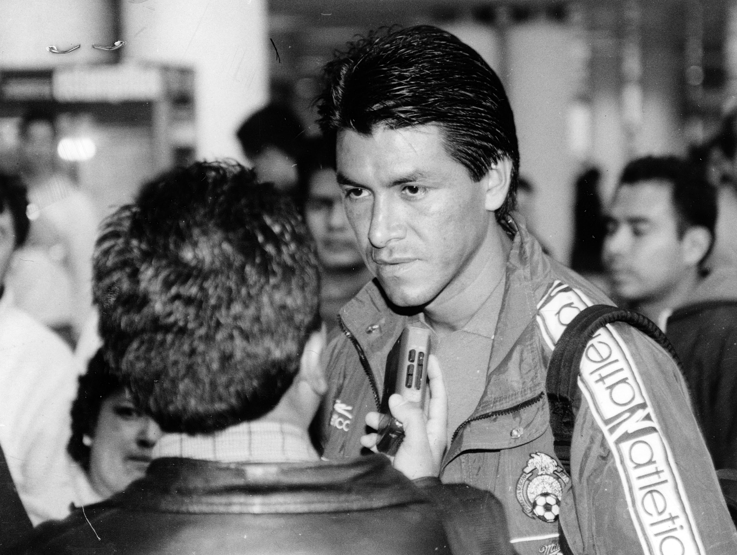 Claudio Suárez con reportero