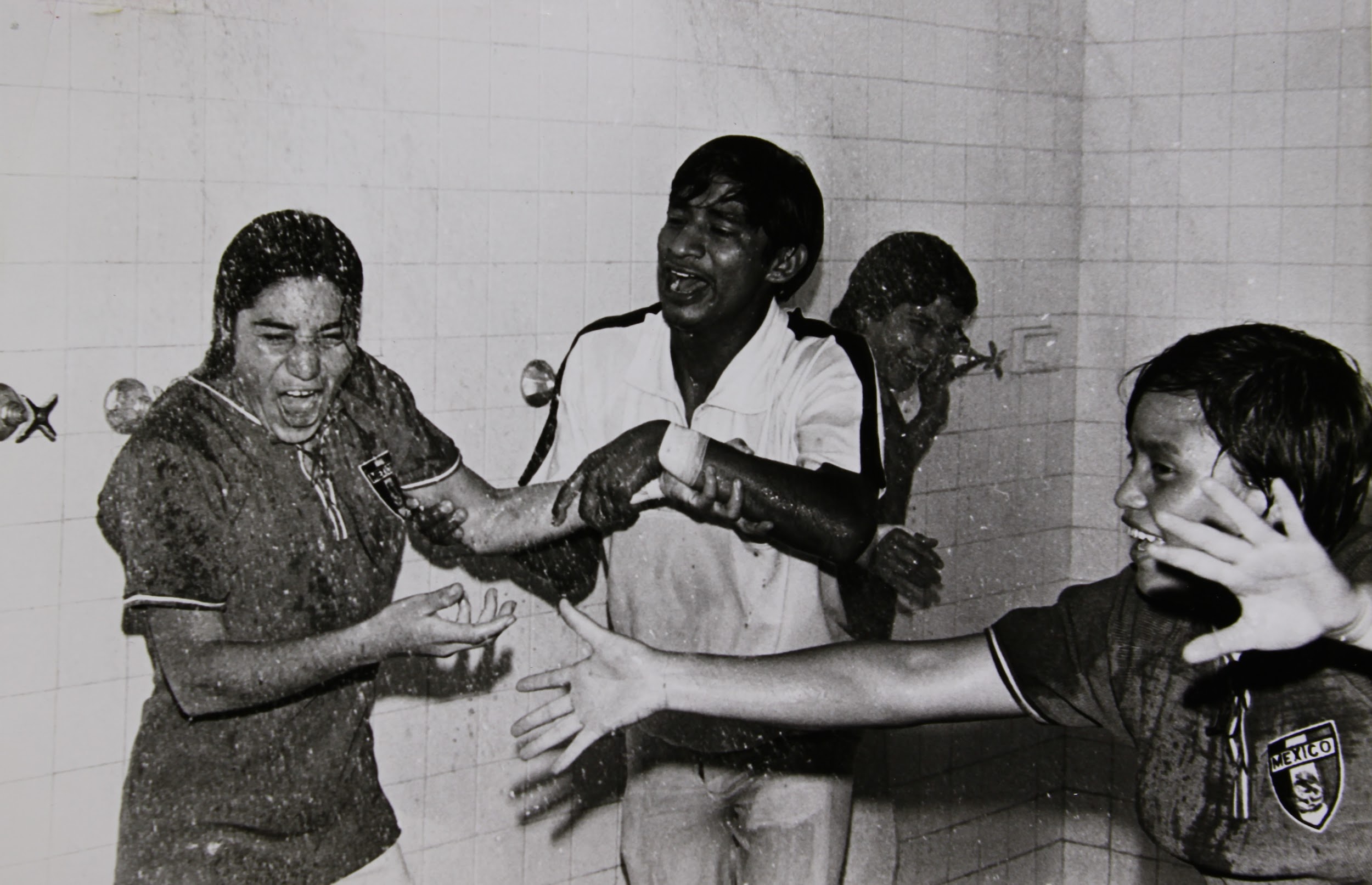 México 1971 - Futbolistas en los baños