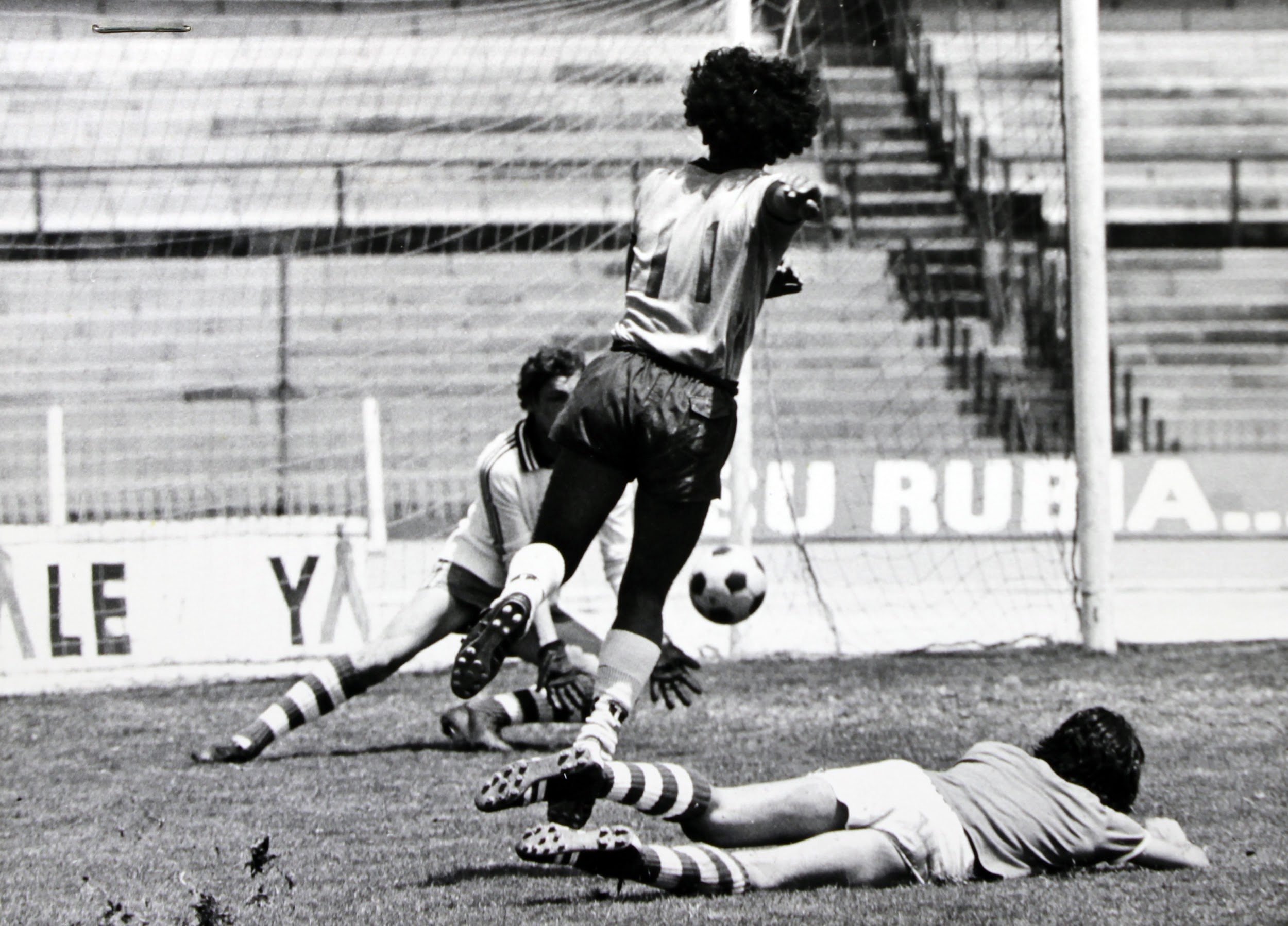 1978 o 1986 - Hugo Sánchez - jugada en portería