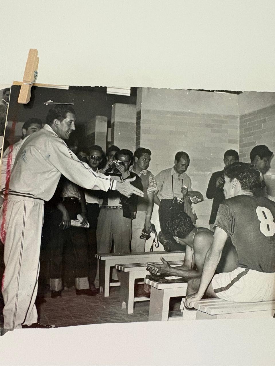 1958 - Jugadores en vestidores