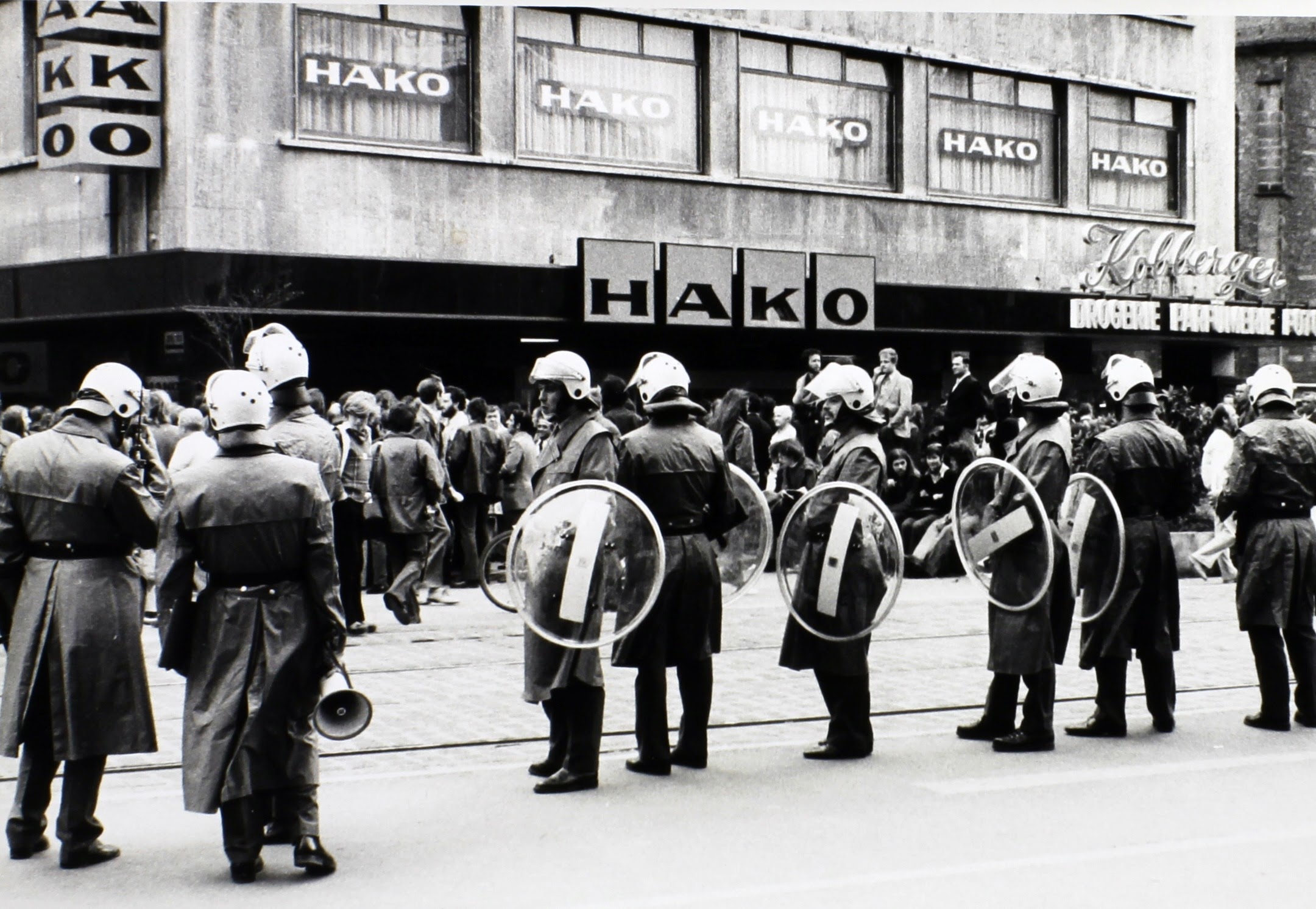 Alemania 1974 - Policías con escudos