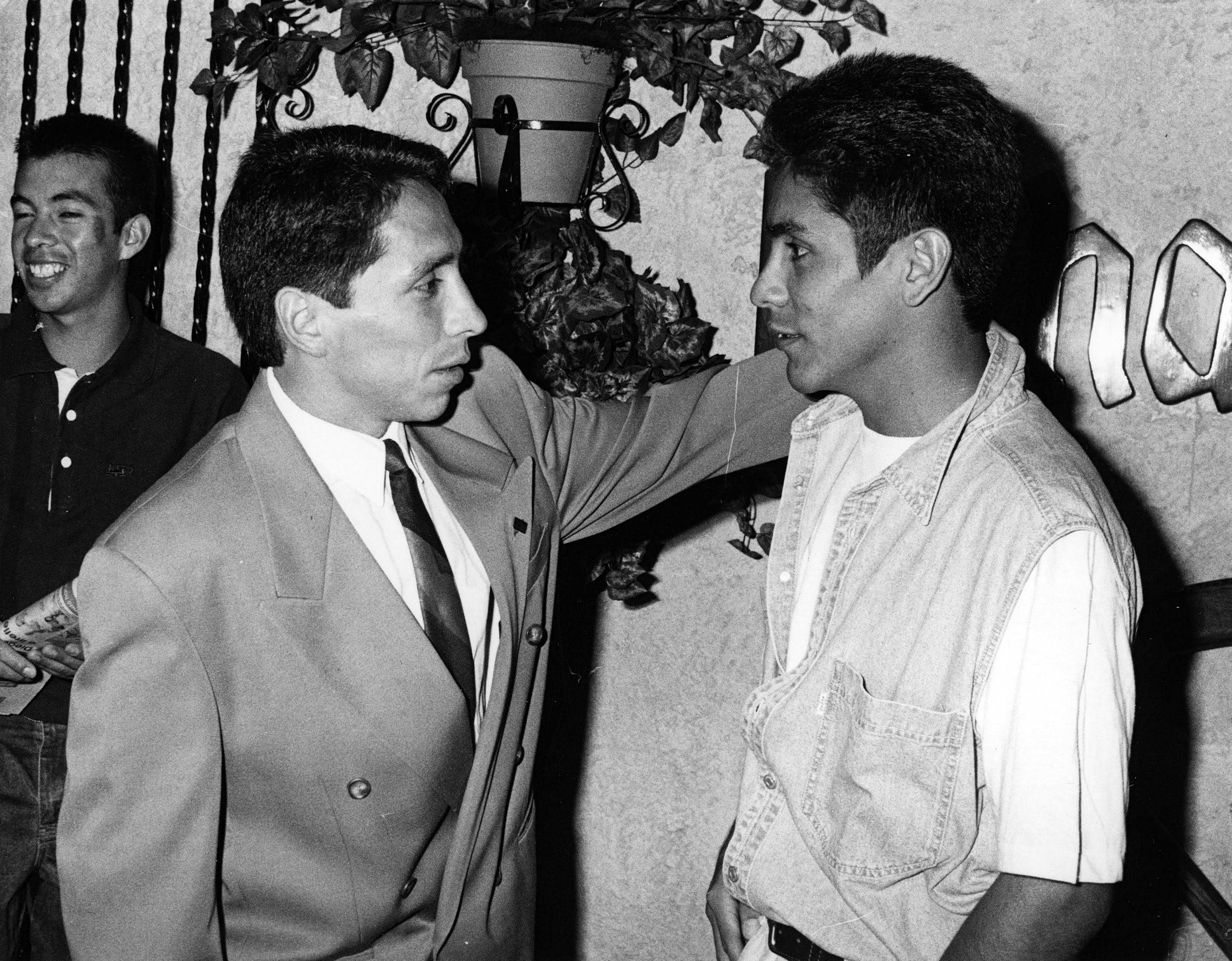 Manuel Negrete y Jorge Campos viéndose
