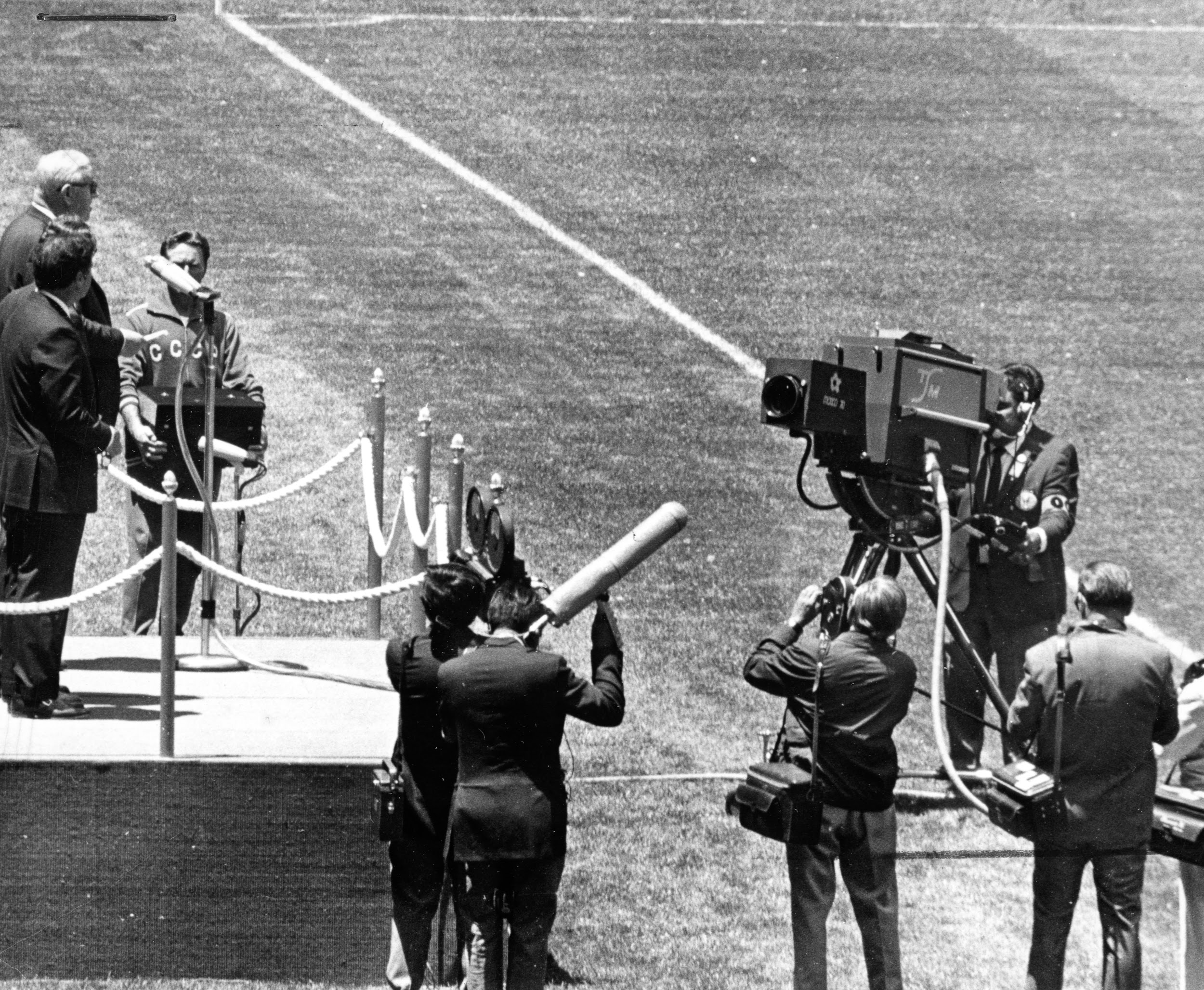 Mexico 1970 - Camarógrafo tomando el presidium