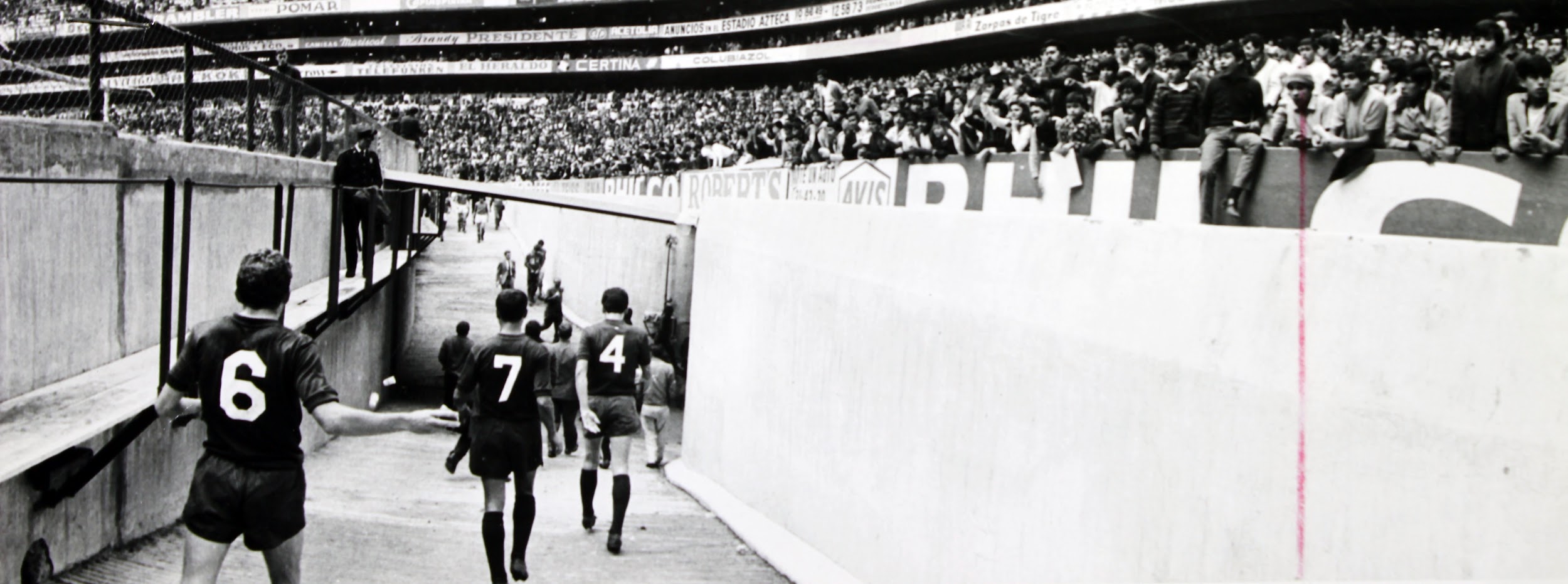 México 1970 - selección entrando a la cancha
