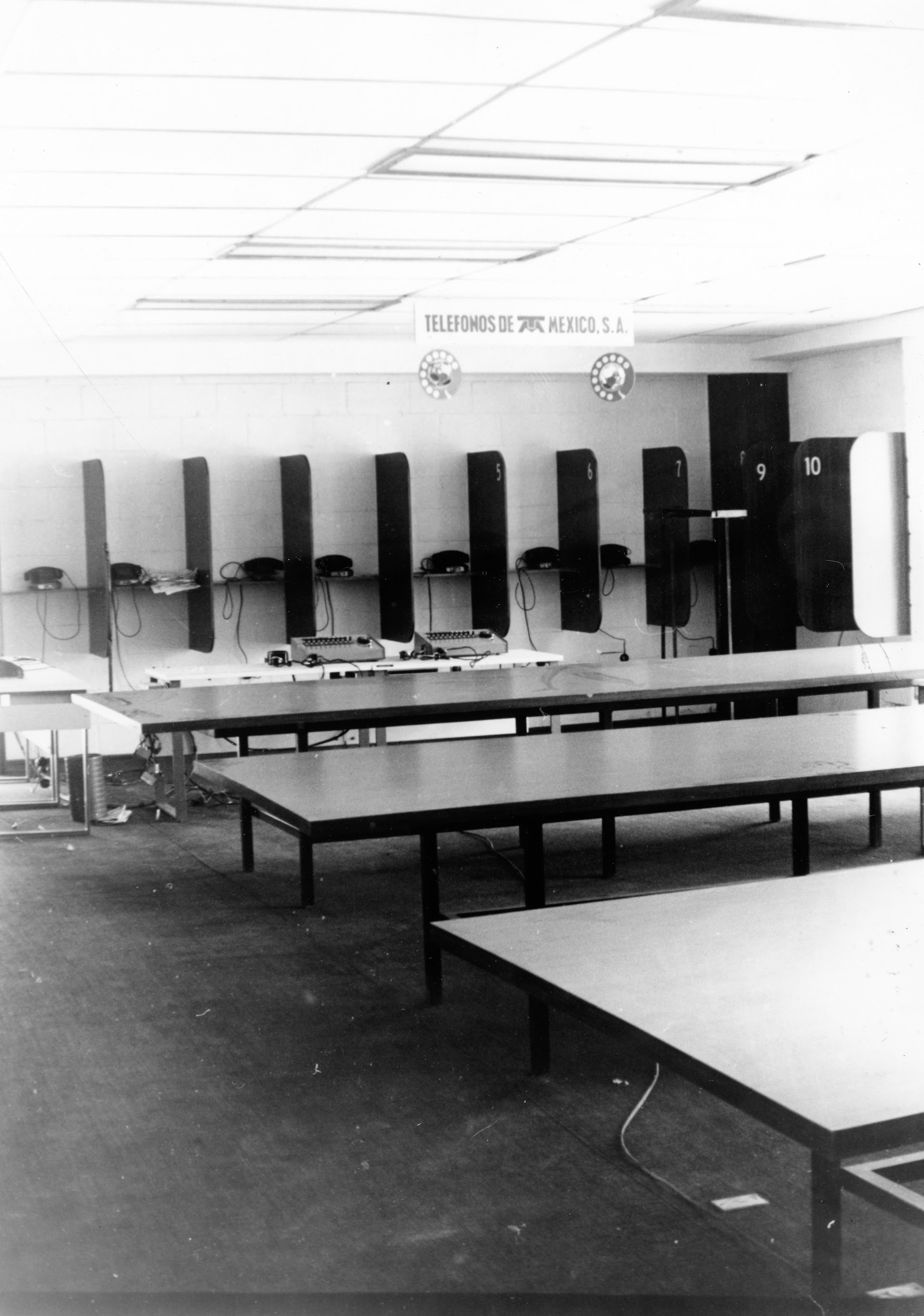 Mexico 1970 - Mesas para instalar teléfonos