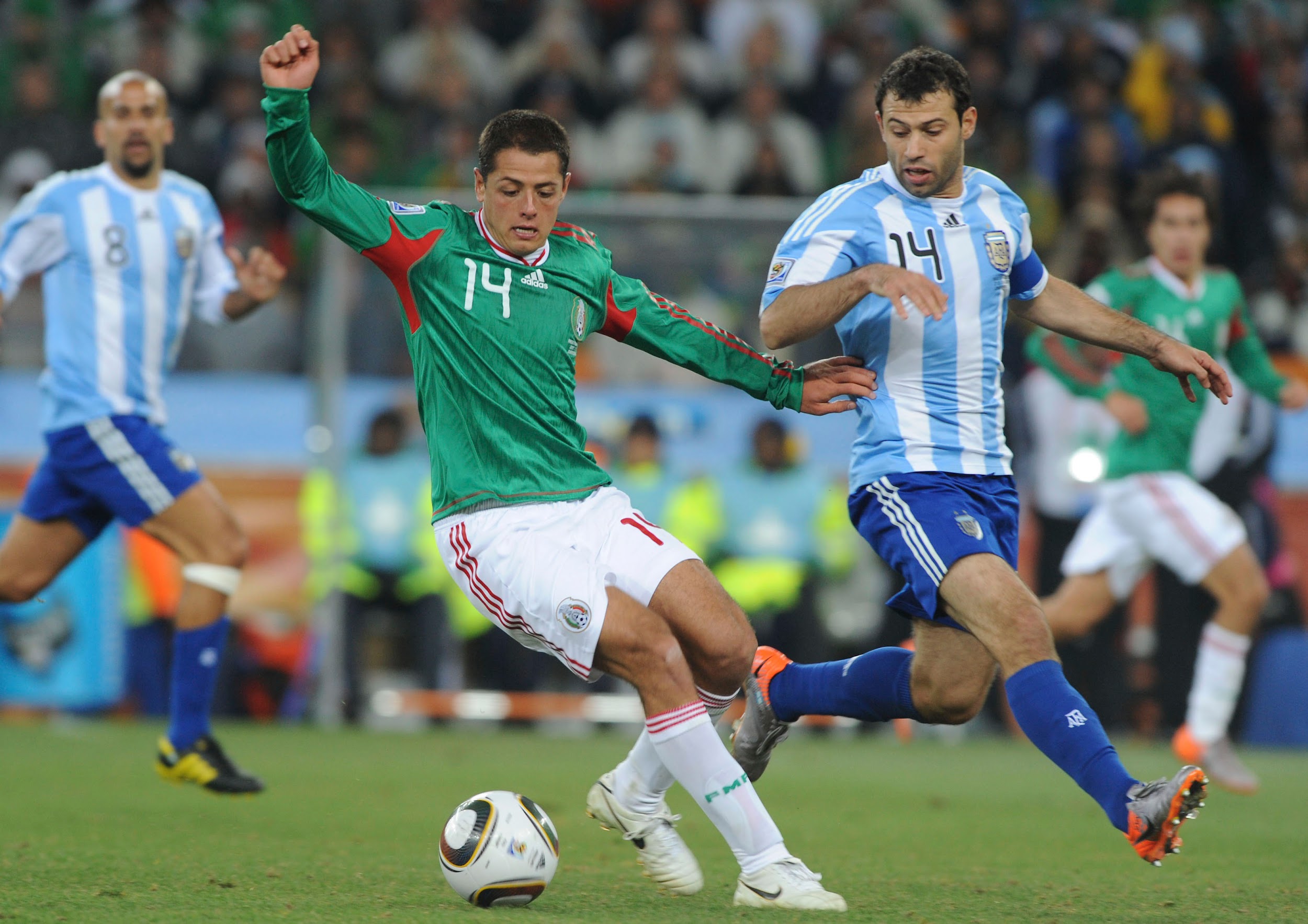 27 de junio de 2010 - Javier Hernández, Foto Barrera