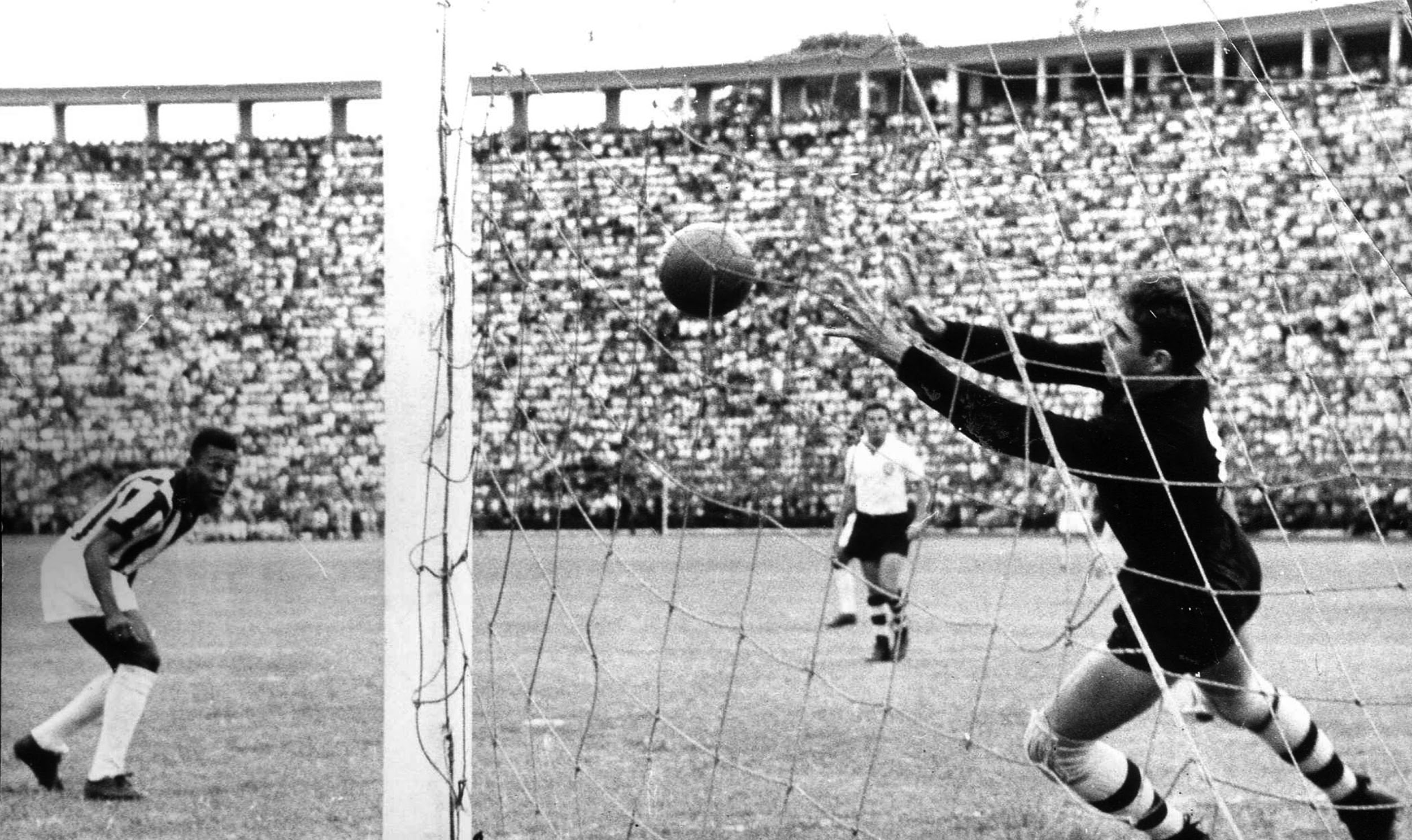 Pelé viendo un gol