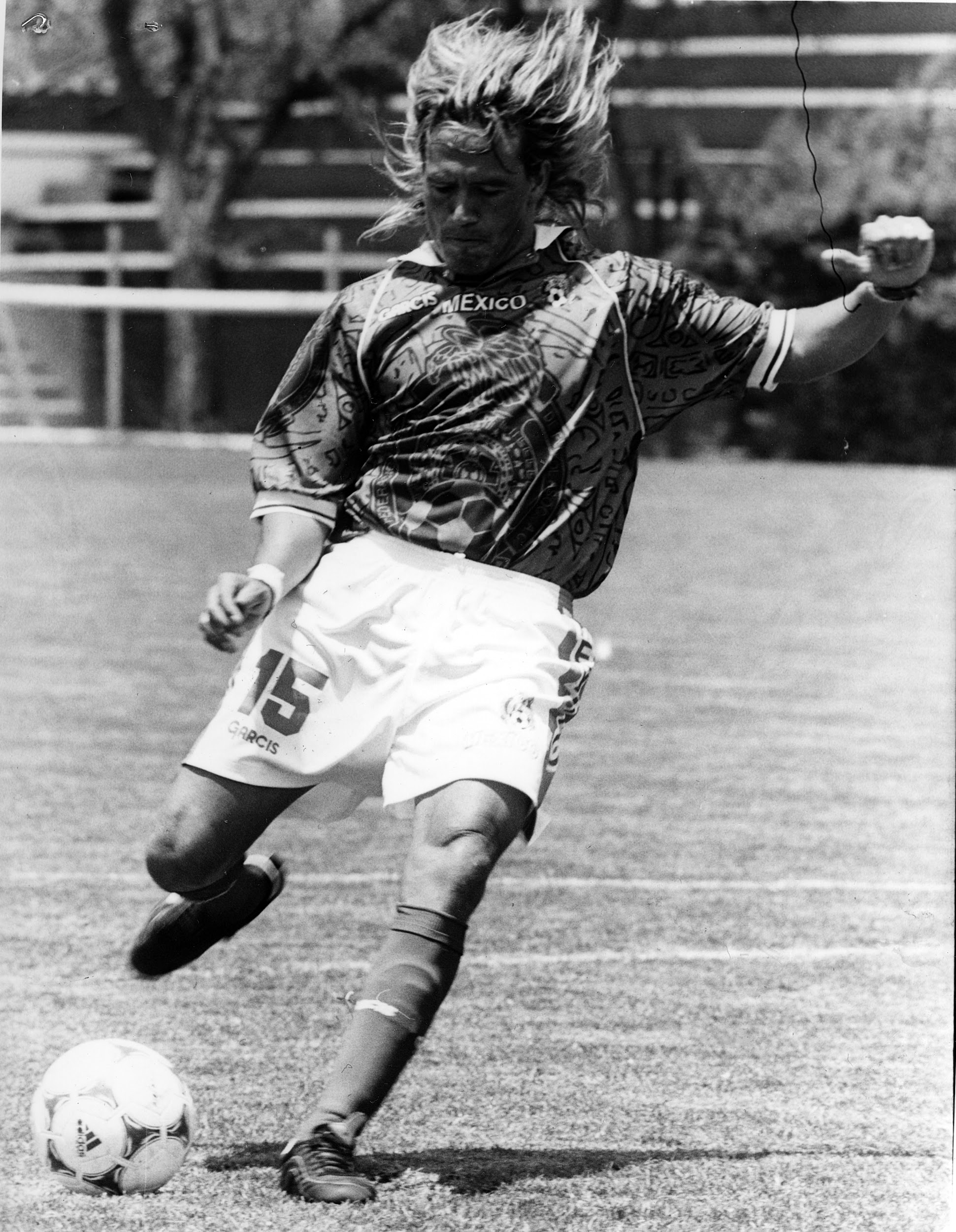 Luis Hernández - jugada