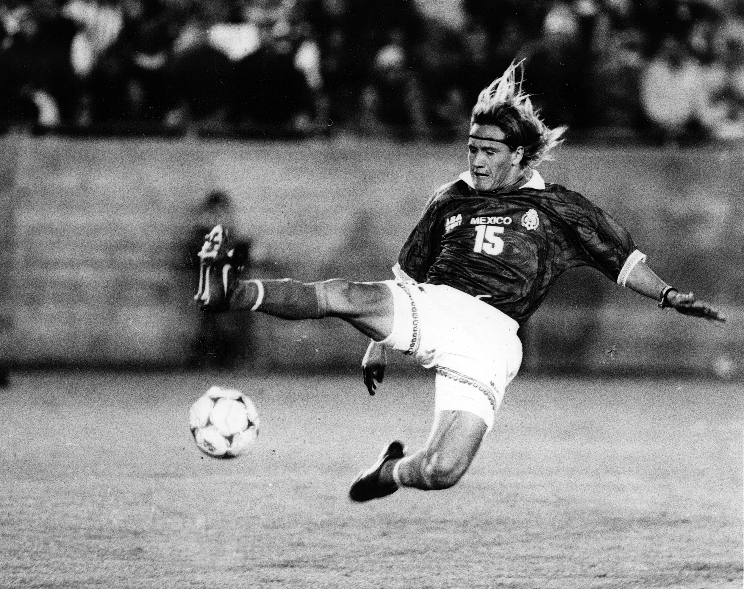 Luis Hernández - jugada
