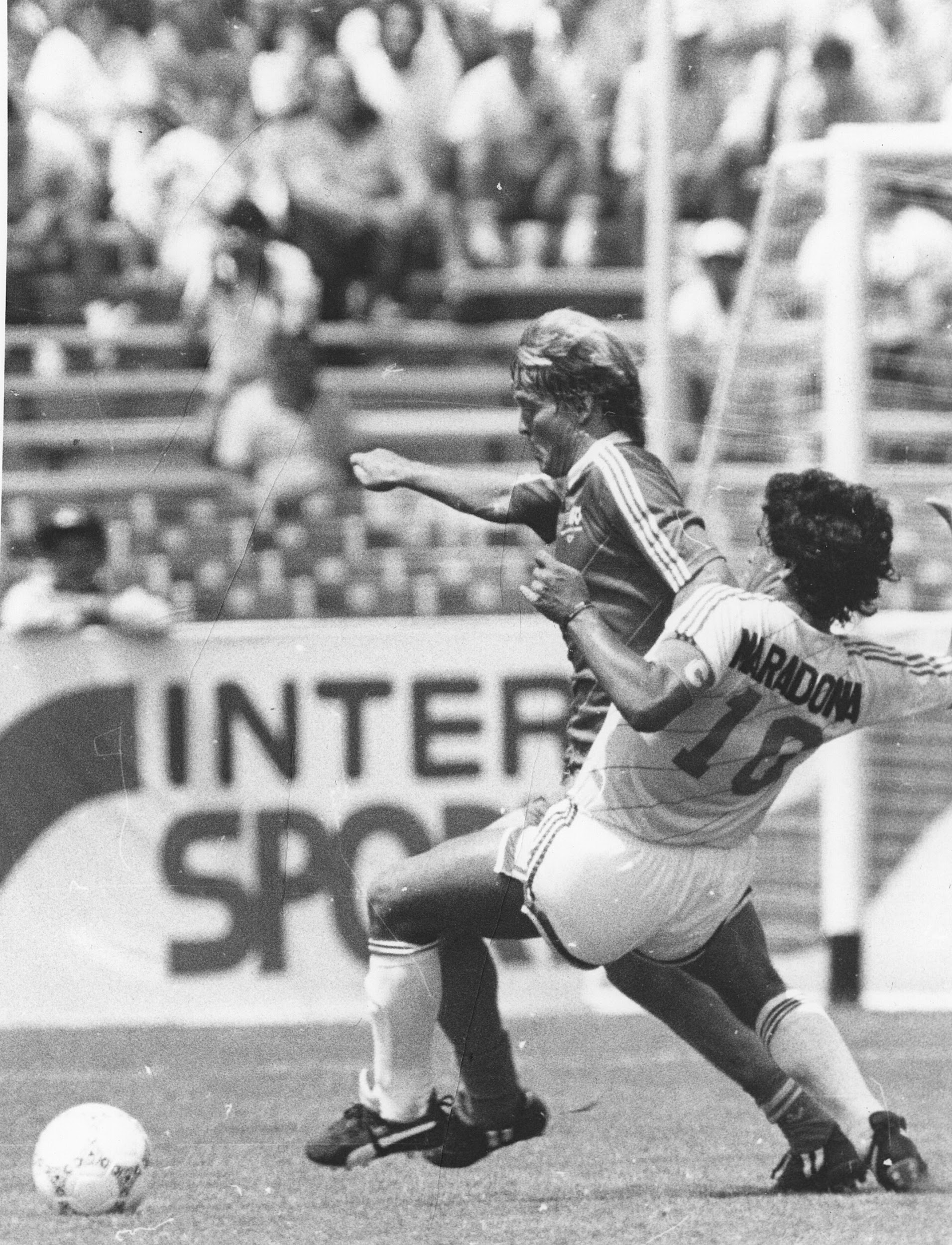 Diego Maradona jugada